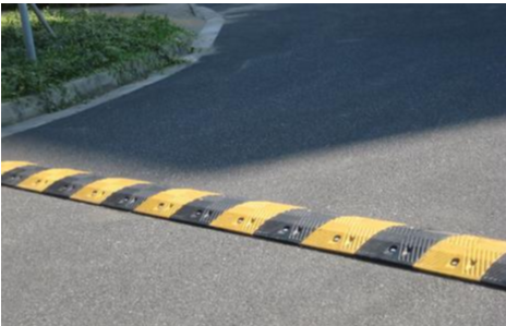 貴陽減速帶廠 城市道路交通安全新升級(jí)——道路減速設(shè)備的專業(yè)化解決方案